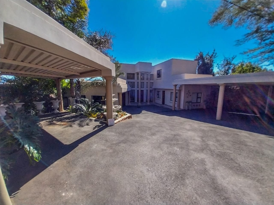 5 Bedroom Property for Sale in Meerhof North West